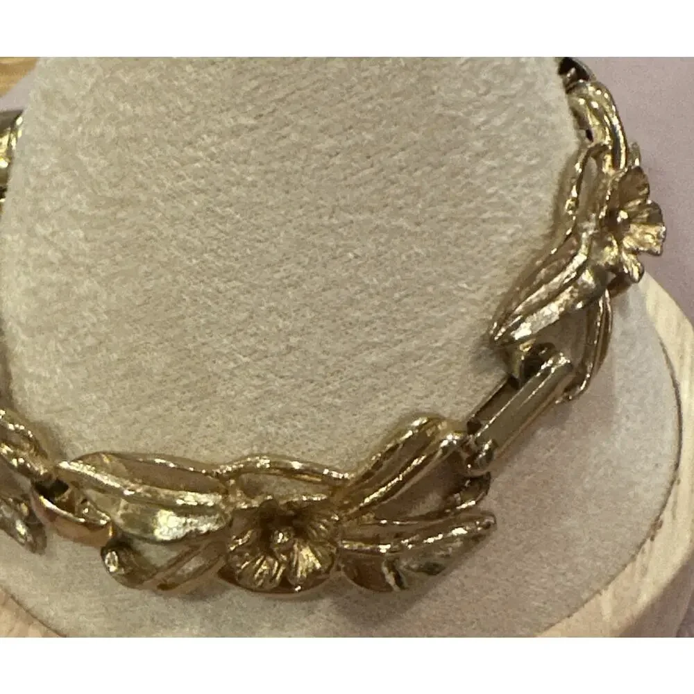 VTG KRAMER Gold Tone Flower And Petal Bracelet Glass Stones Collectible
